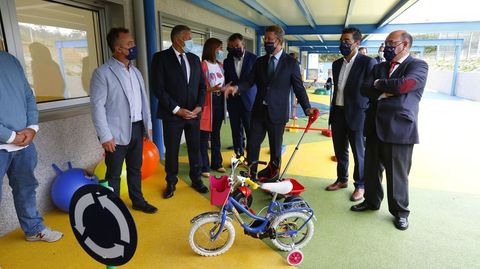 Feijoo, esta mañana, en la visita al nuevo colegio de Vilalonga, en Sanxenxo