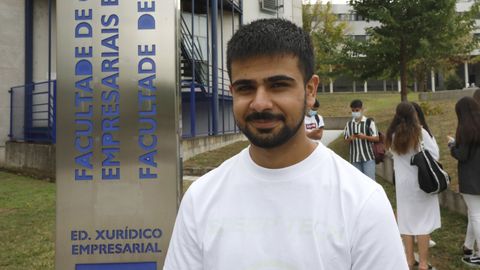 Imram Razzak en su primera día de estudios de ADE en Ourense