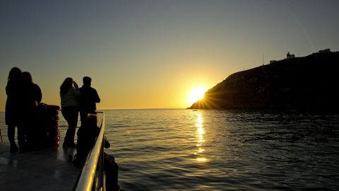 Atardecer en Fisterra desde el mar.