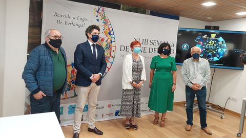 Miembros de Fonmiñá y autoridades en la presentación de la Semana de Cine