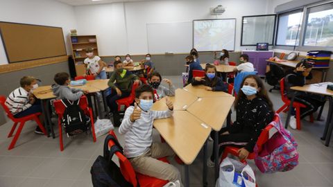 Primer día de colegio en el CEIP nuevo de Vilalonga, en Sanxenxo