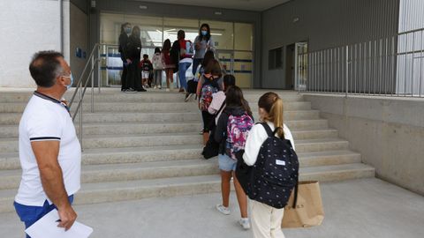 Primer día de colegio en el CEIP nuevo de Vilalonga, en Sanxenxo