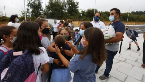 Primer día de colegio en el CEIP nuevo de Vilalonga en Sanxenxo