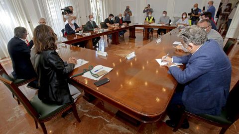 REUNIÓN DE LA MESA DE ENCE EN LA SUBDELEGACIÓN DEL GOBIERNO
