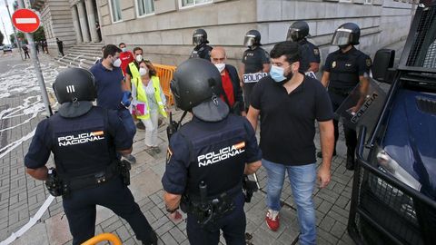 REUNIÓN DE LA MESA DE ENCE EN LA SUBDELEGACIÓN DEL GOBIERNO.