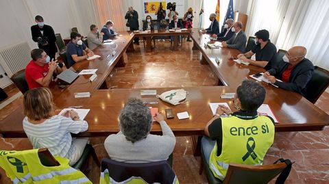 Mesa de diálogo sobre Ence reunida en la Subdelegación del Gobierno en Pontevedra