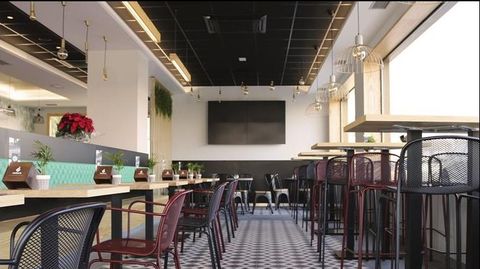 Adaptación de local para gastrobar en la calle Amado Carballo de Ourense