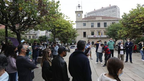 Concentración en O Carballiño en repulsa de la agresión a una menor