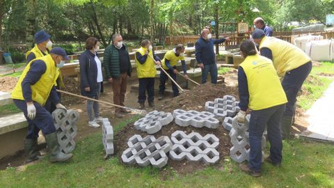 El obradoiro de A Laracha de este pasado curso sirvió, por ejemplo, para mejorar el área recreativa de Gabenlle, junto al Anllóns.