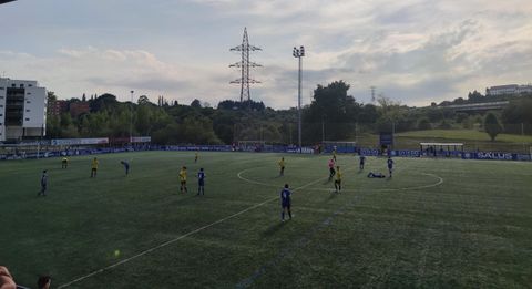 Un momento del partido entre el Covadonga y el Real Oviedo