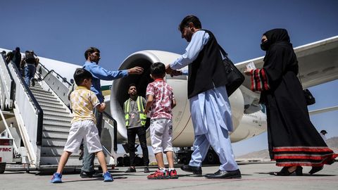 la aerolínea pakistaní Pakistan International Airlines (PIA) realizó este lunes su primer vuelo comercial a Afganistán.