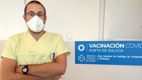Pablo Domínguez comenzó a vacunar en las residencias el pasado 28 de diciembre y ahora continúa en la Cidade da Cultura