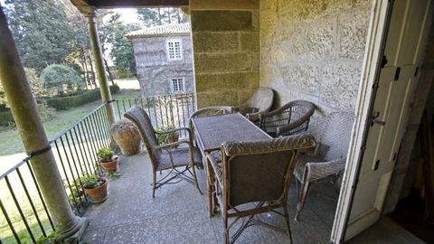 Uno de los grandes balcones del pazo de A Parda