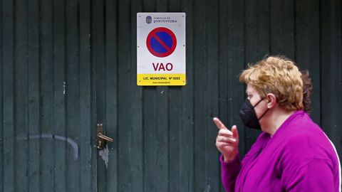 Señal homolgada de vado permanente en Pontevedra