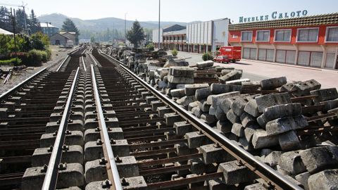 Retirada de la vieja vía tras la apertura de la variante de Pobra de San Xiao