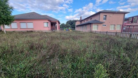 Estado de abandono del antiguo colegio de Baamonde