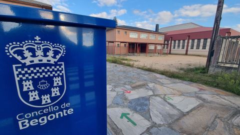Estado de abandono del antiguo colegio de Baamonde