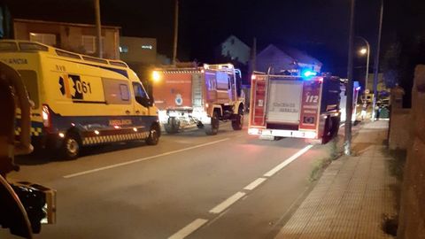 Numerosos medios acudieron a Poio para prestar colaboración en el incendio