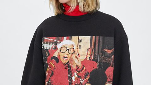 Una de las sudaderas de la campaña de Iris Apfel con Zara en 2019