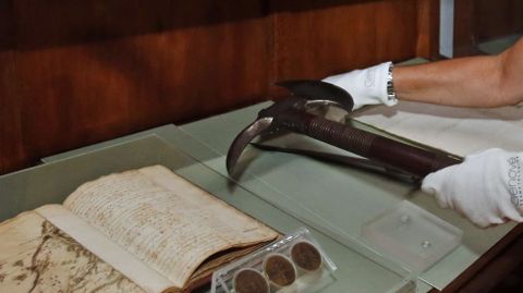 Hacha de abordaje corsario o pirata. Hacia 1840. Se conserva en el Museo Massó, Bueu