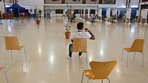 Escasa presencia en la jornada de vacunación sin cita de este viernes en Ferrol