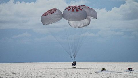 Aterrizaje de la primera misión espacial civil