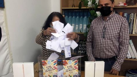 Sorteo de premios en la asociación Zona Monumental de Pontevedra