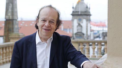 El pianista Cyprien Katsaris ofrecerá un concierto este miércoles en el festival Ferrol no Camiño.
