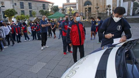 SALIDA DE LA CAMINATA “PROTEGEMOS LOS CAMINOS”, CON REPRESENTANTES DE LA POLICÍA NACIONAL Y DE LA ASOCIACIÓN DE DISCAPACITADOS INTEÑECTUALES VIRGEN DE LA O-MENDEZ NUÑEZ