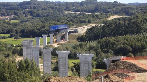 Construcción del viaducto sobre el río Pambre de la A-54