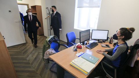 Visita del presidente de la Diputación de Lugo a la reforma del Fogar de Santa María