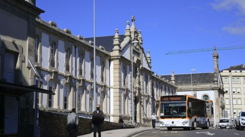 Visita del presidente de la Diputación de Lugo a la reforma del Fogar de Santa María