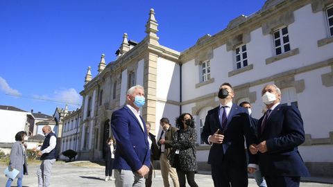 Visita del presidente de la Diputación de Lugo a la reforma del Fogar de Santa María