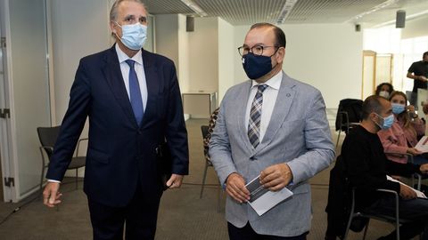 José María Arias, presidente de la Fundación Barrié, y Antonio López Díaz, rector de la USC