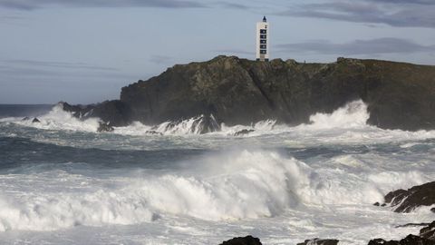 Olas durante un temporal en la costa de Meirás, en Valdoviño.