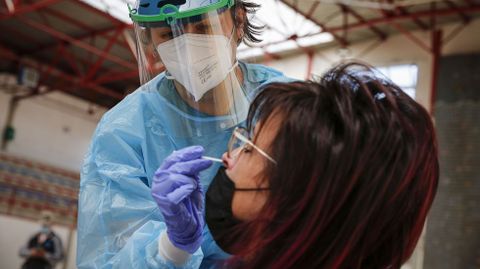 Cada día se hacen cientos de pruebas para detectar nuevos casos de covid