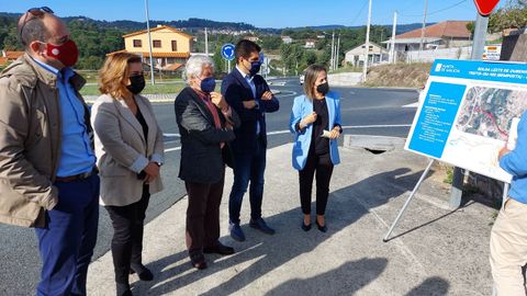 La conselleira presentó la licitación junto a otras autoridades en la glorieta de Benposta.