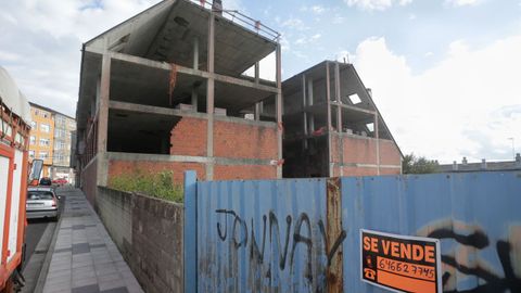 El gran edificio que que se subasta en Vilalba debido a la quiebra de la promotora.