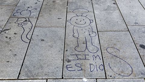 GRAFFITIS. PLAZA DE CURROS ENRÍQUEZ