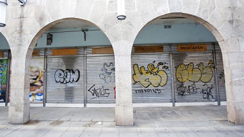 GRAFFITIS. ENTORNO DE LA PLAZA DE ABASTOS
