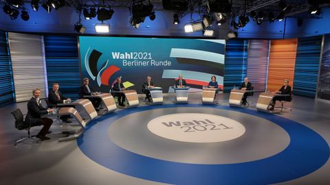 Los candidatos a las elecciones en Alemania participaron en un debate televisado inmediatamente después de los comicios.