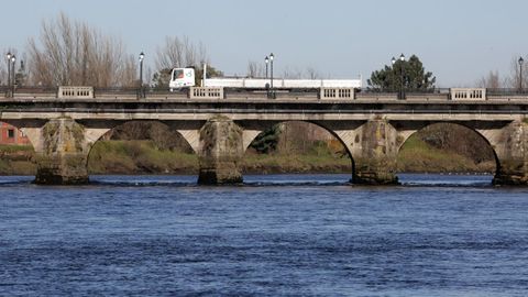 Puente romano de Pontecesures sobre el río Ulla.