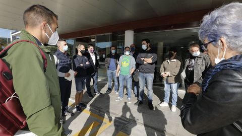 Los representantes de los trabajadores, antes de la reunión con Vestas