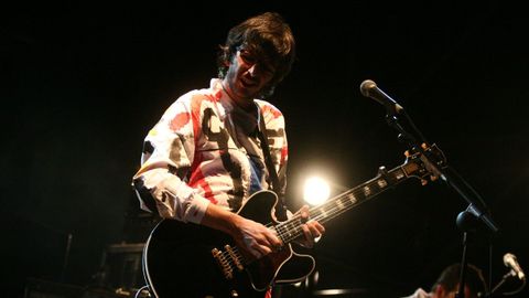 Xoel López en uno de sus últimos conciertos con el grupo Deluxe, en 2007.