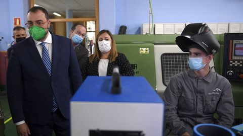 El presidente del Principado de Asturias, Adrián Barbón, inaugura el curso 2021-2022 de Formación Profesional en el Centro Integrado de Formación Profesional (CIFP) de Mantenimiento y Servicios a la Producción en el Polígono Valnalón