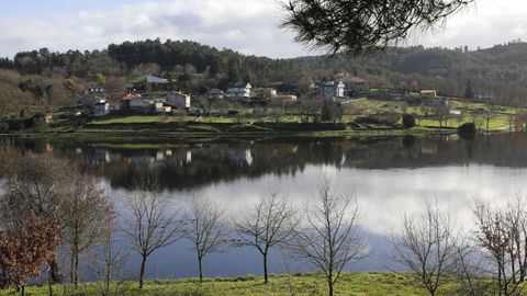 Embalse de Cachamuíña, con un circuito para disfrutar de un paseo en una salida desde la ciudad