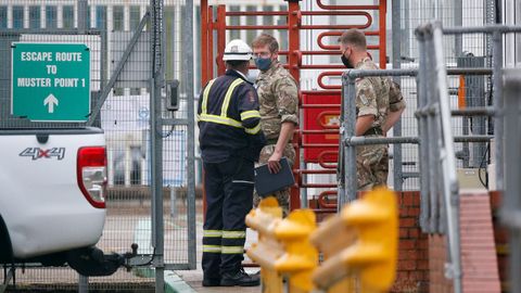 Militares britnicos reparten gasolina ante el desabastecimiento en las estaciones de servicio