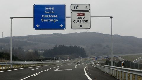 La A-54 comparte recorrido con la futura A-56 Lugo-Ourense, siendo en Guntín el enlace entre ambas