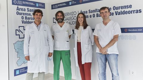 Eloy Sánchez, jefe de Digestivo del CHUO, con los investigadores PabloVega, Sara Zarraquiños y Joaquín Cubiella