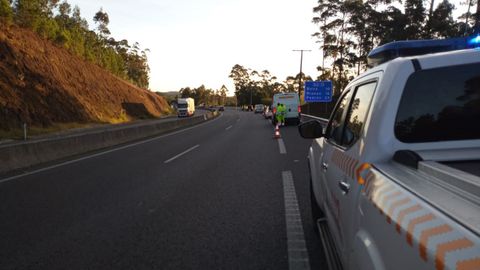 Hasta cinco vehículos tuvieron que parar en el arcén después de pinchar las ruedas